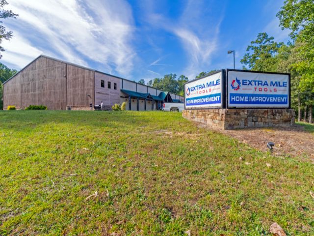 Storefront view of the Dawsonville, GA Extra Mile Tools store.